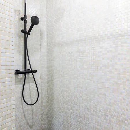 Luxurious 1 Bedroom Republique Vinaigriers Free Netflix